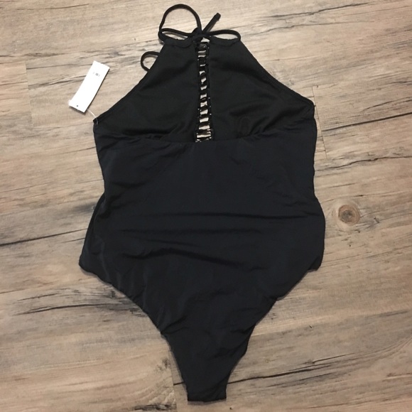 Black one piece - Picture 2 of 3